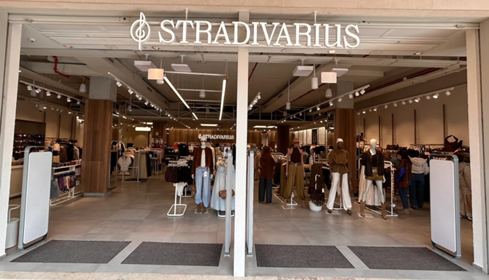 Stradivarius - AlgarveShopping