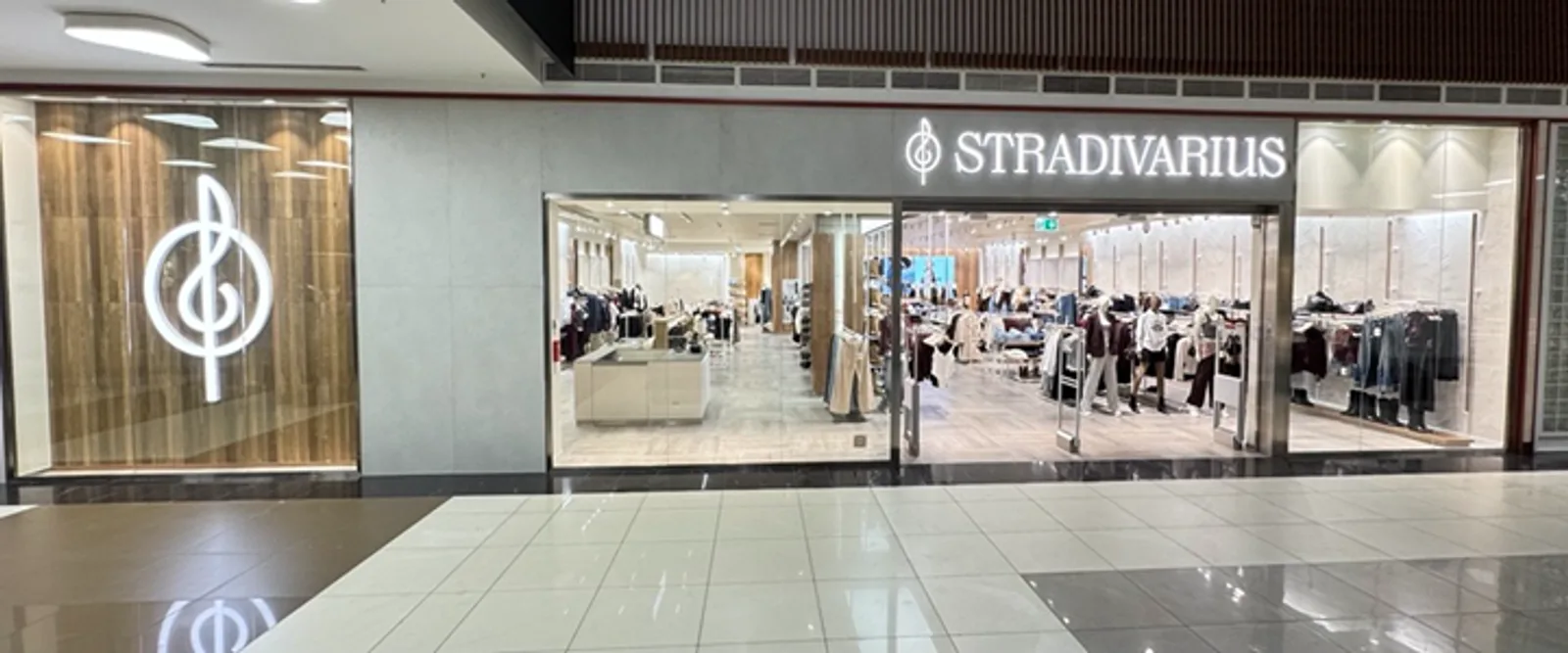 Stradivarius, Paradise Center