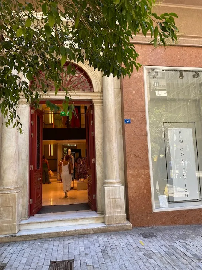 Zara Ermou 9